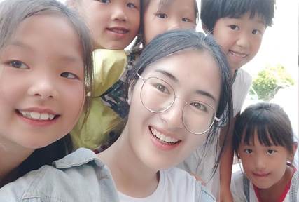 说明: G:\2020-2021学年（下）\学生资助\第六届大学生“自强之星”评选活动\新闻稿\冯薇.jpg